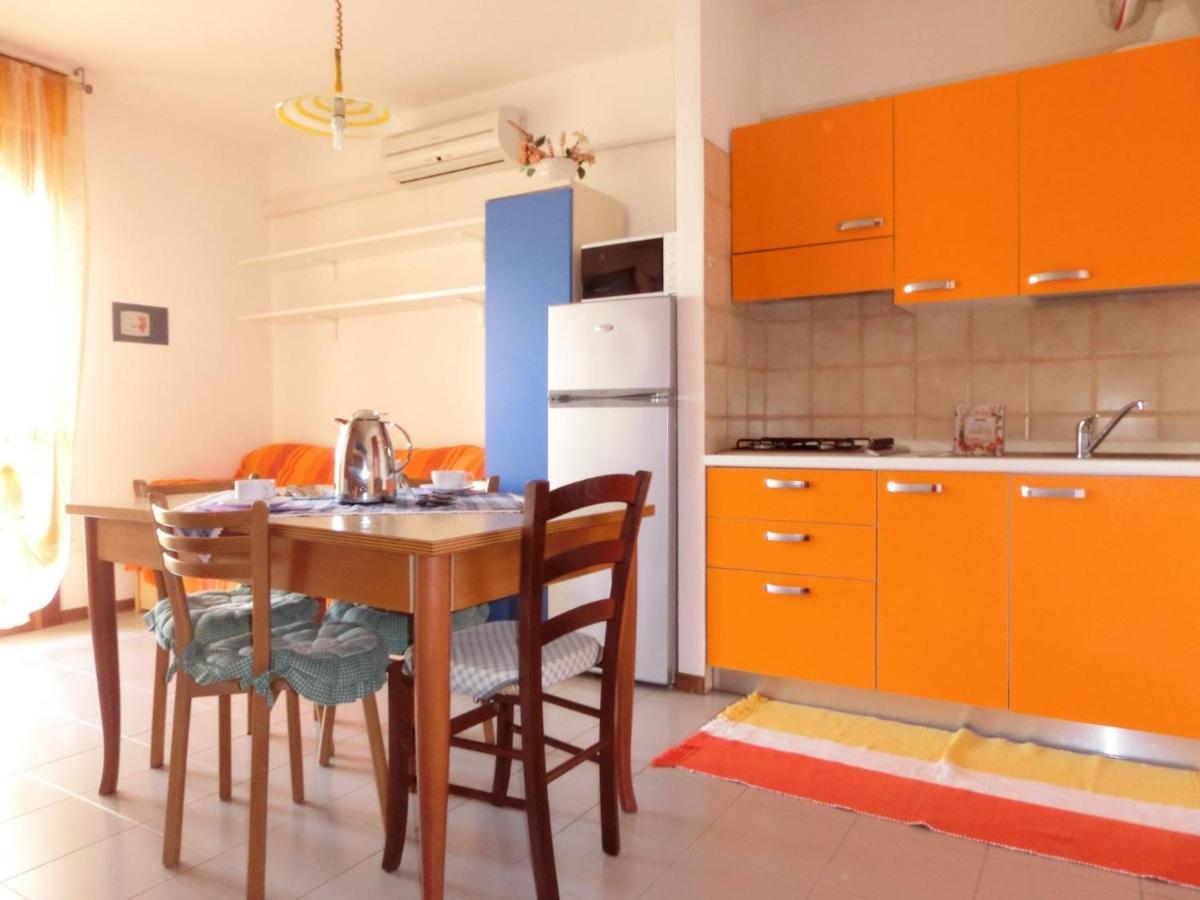 Apartment Colorful With Air Conditioning *