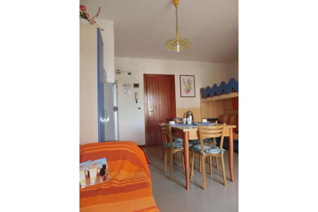Apartment Colorful With Air Conditioning *